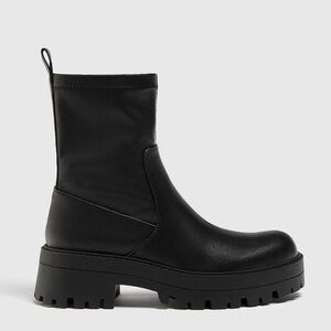 Pull&Bear chunky flat stretch ankle boots in black size EU 40 / US 9